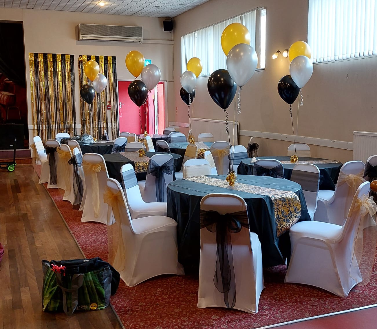 Black Gold Party Table with Balloon Centrepieces